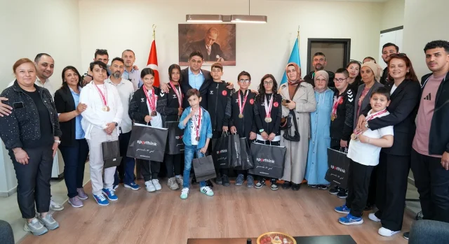 Aliağa'nın Özel Sporcularından Atletizm ve Yüzmede Büyük Başarı